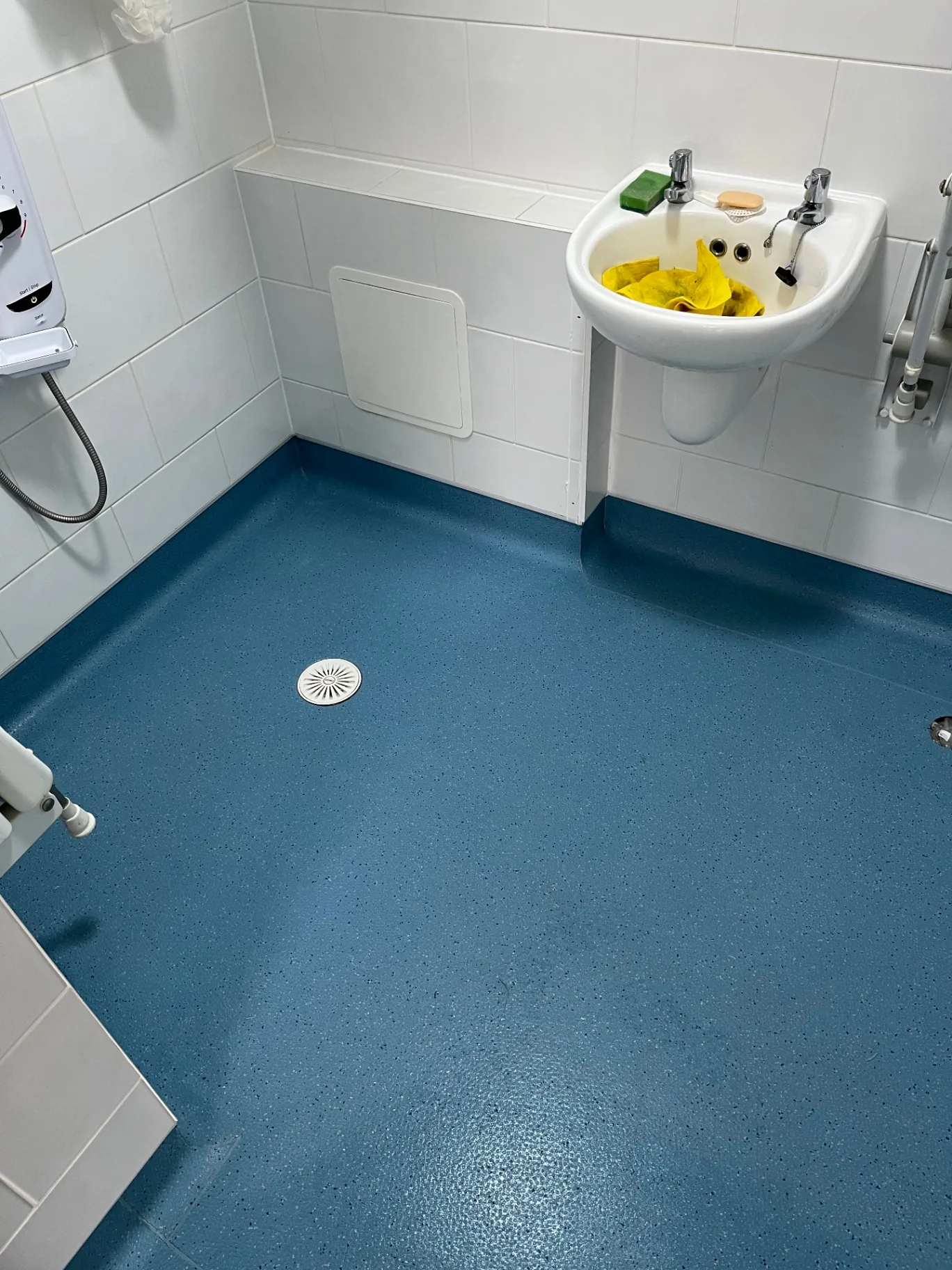 Grey wet room safety flooring with anti-slip fleck finish
